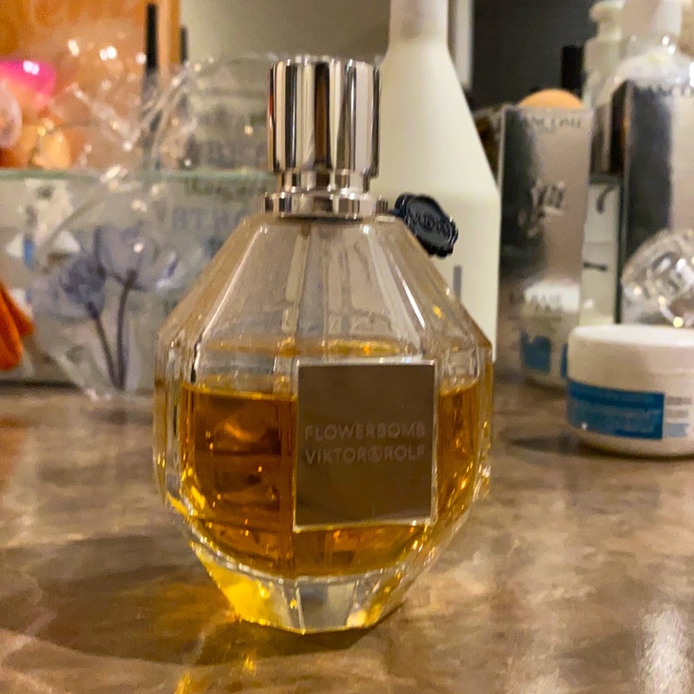 Viktor & Rolf Flowerbomb Eau De Parfum Perfume
